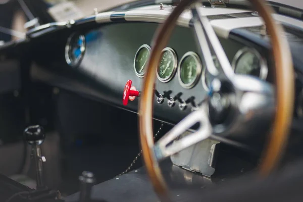 Částečný Pohled Černý Interiér Vozu Cobra Klasická Autosalon — Stock fotografie