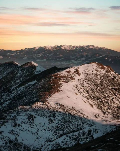 スロバキアの国立公園で雪の山の美しい景色 — ストック写真