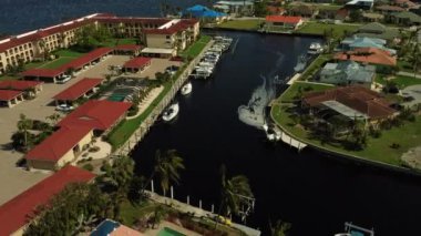 Punta Gorda, Florida 'da bir kanalın üzerinde yavaş çekim..