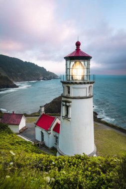 Oregon 'da gün batımında bir deniz feneri