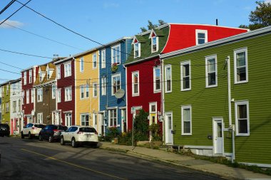 St. Johns, Newfoundland, Kanada sokaklarındaki renkli evler.