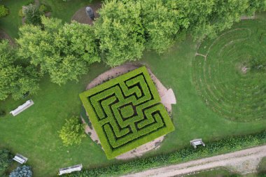 Çek Cumhuriyeti 'ndeki bir botanik bahçesindeki labirentin havadan görünüşü