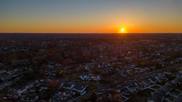 Una Vista Aérea Long Island Barrio Suburbano Durante Hermoso Amanecer — Foto de Stock