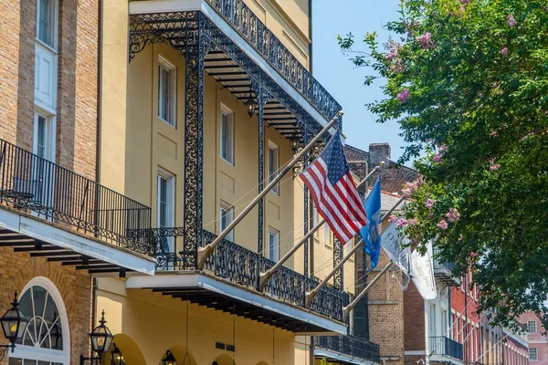 Fransız Mahallesi Ndeki Koloni Binalarında Amerikan Bayrağı — Stok fotoğraf