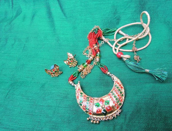 Tradycyjny Assamski Zestaw Biżuterii Ten Księżycowy Naszyjnik Nazywa Się Junbiri — Zdjęcie stockowe