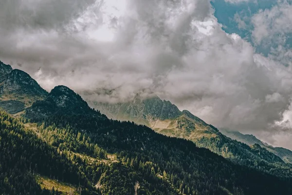 Uma Paisagem Bela Passagem Montanha Verde Gotthard Pass Nos Alpes — Fotografia de Stock
