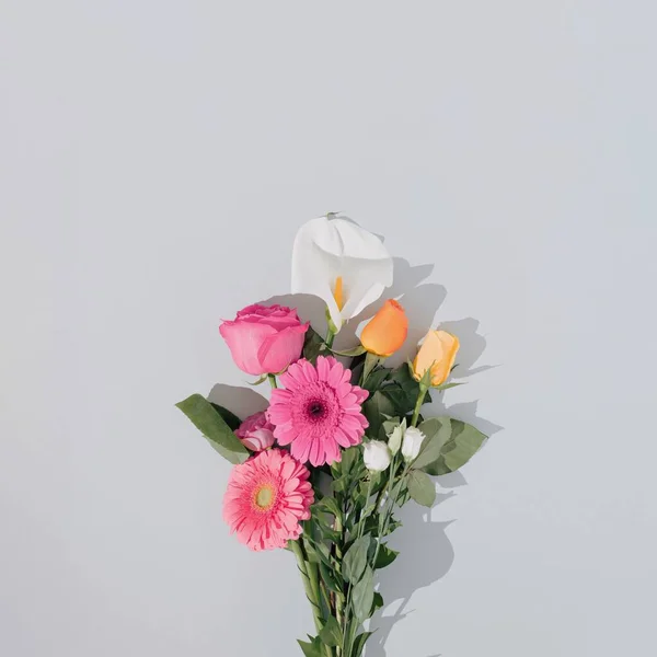 Eine Gemischte Blume Bunten Strauß Auf Dem Weißen Hintergrund Mit — Stockfoto