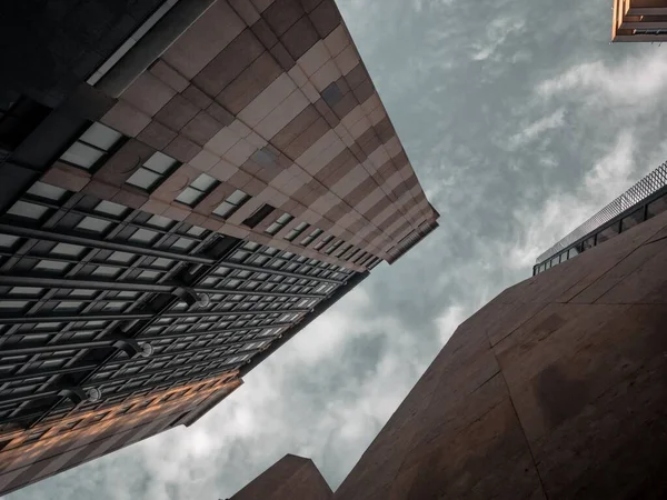 Eine Flache Aufnahme Hoher Gebäude — Stockfoto