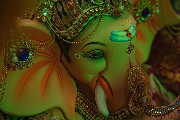 Een Closeup Van Het Kleurrijke Standbeeld Van Ganesha Tempel — Stockfoto