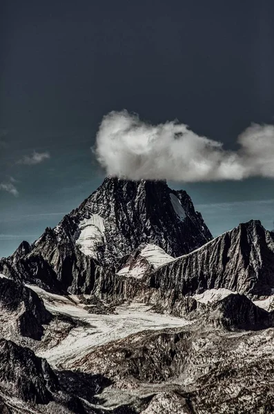 Een Verticaal Luchtlandschap Van Prachtige Rotsachtige Nufenen Bergpas — Stockfoto