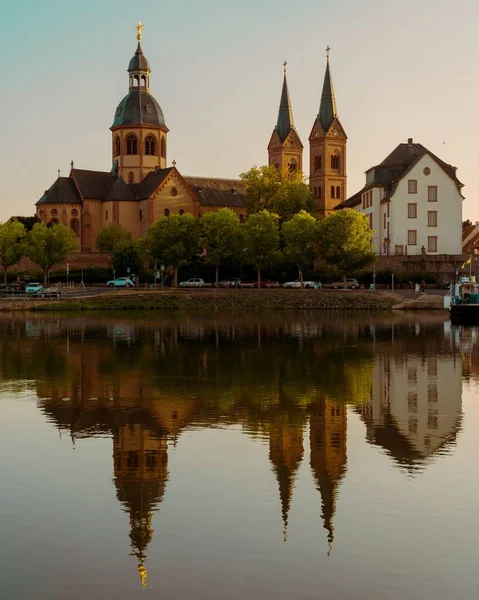 Una Hermosa Toma Catedral Seligenstadt Hesse Alemania Atardecer Sobre Río — Foto de Stock