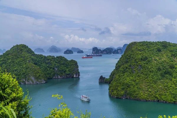 Scenic Long Bay Sotto Cielo Nuvoloso Vietnam — Foto Stock
