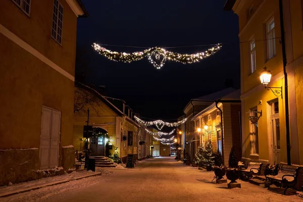 Uma Rua Velha Porvoo Com Decorações Natal Iluminadas Noite Finlândia — Fotografia de Stock