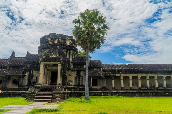 Mura Dell Antico Tempio Principale Angkor Wat Sotto Cielo Blu — Foto Stock