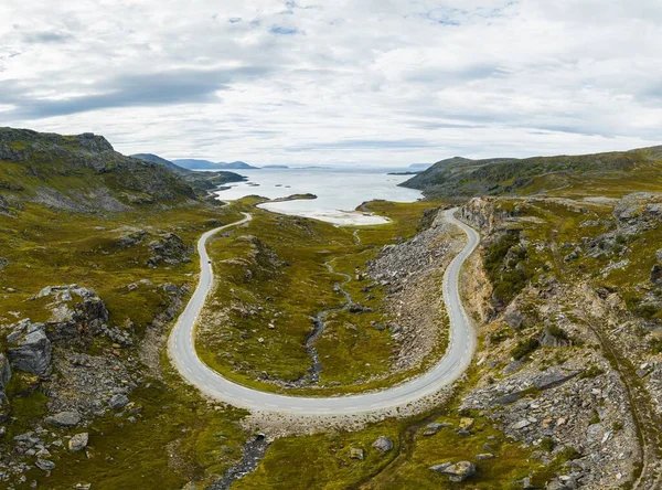 Uma Vista Aérea Uma Estrada Sinuosa Norte Noruega Para Havoysund — Fotografia de Stock