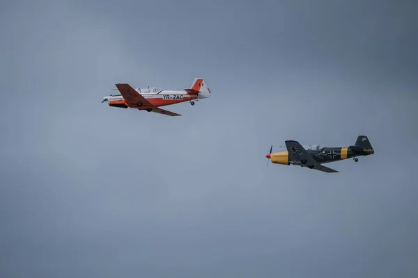Two Aircraft Fying Gloomy Clouds Bucharest International Air Show — Stock Photo, Image