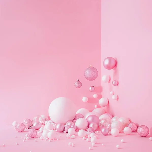 ピンクの壁の隅にパステルピンクのボールの創造的な構成の3Dレンダリング — ストック写真