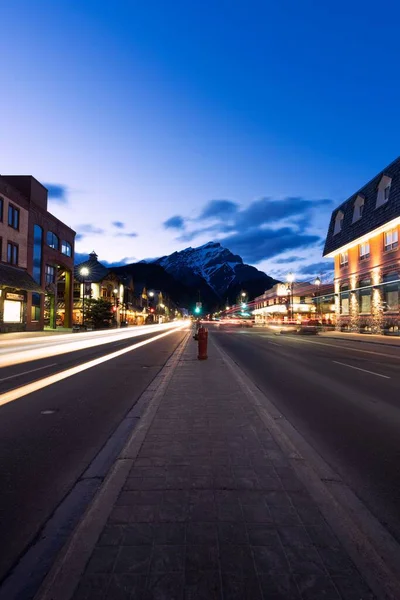 Vertical Night Shot Banff Avenue Street Long Exposure Street Lights — Stock Photo, Image