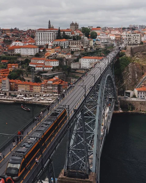 Plano Vertical Del Puente Luis Con Ciudad Oporto Fondo Día —  Fotos de Stock