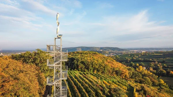 Tiro Dron Torre Observación Campo Con Vistas Ciudad Campos Agrícolas —  Fotos de Stock