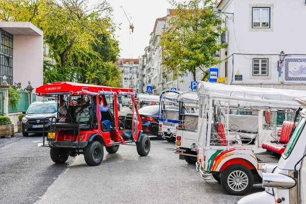 Varios Tuk Tuk Vehículos Turísticos Ciudad Lisboa —  Fotos de Stock