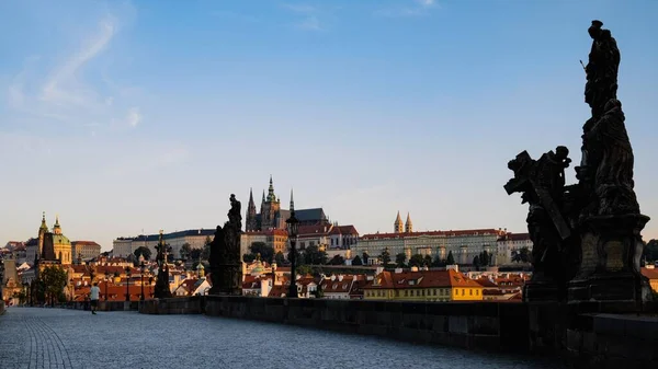Uma Bela Paisagem Castelo Praga Edifícios Ponte Charles Luz Dia — Fotografia de Stock