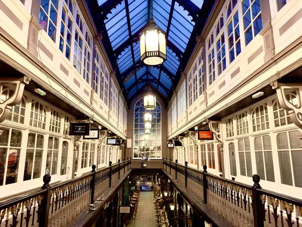 Wnętrze Dzielnicy Zamkowej Victorian Shopping Arcade Centrum Cardiff — Zdjęcie stockowe
