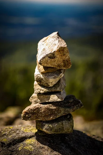 一组相互叠叠在一起的有选择的集中拍摄的石头 — 图库照片