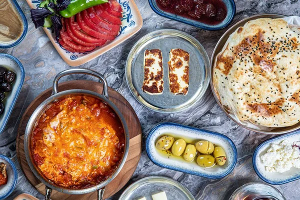 Górny Widok Smakoszy Bliskiego Wschodu Obiad Śniadanie Jedzenie Oliwkami Granitowym — Zdjęcie stockowe