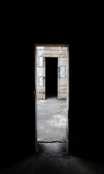 Egy Függőleges Felvétel Elhagyott Börtöncellákról Sötét Szobában — Stock Fotó