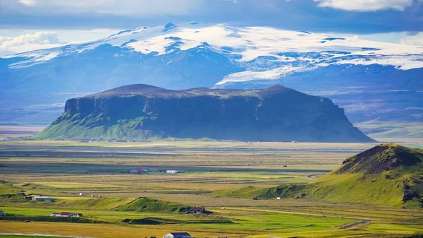 Γεωλογικοί Σχηματισμοί Και Βουνά Στην Κοιλάδα Του Ρήγματος Στην Ισλανδία — Φωτογραφία Αρχείου