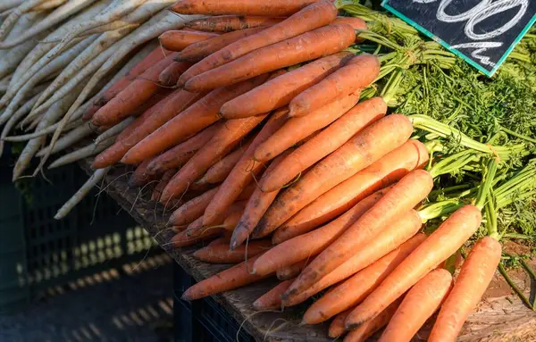 Bunch Fresh Carrots Sale Farmer Market — Stock Photo, Image