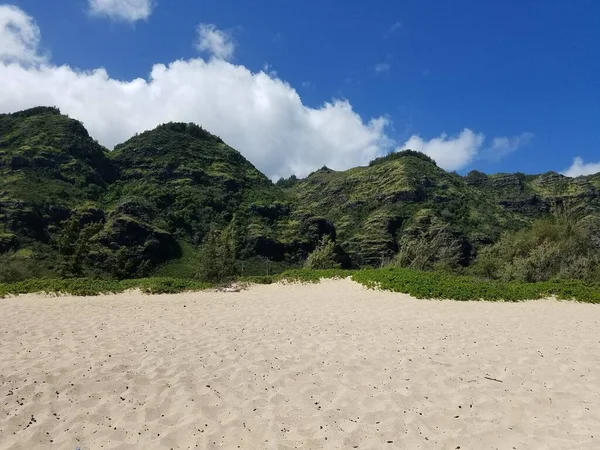 Havaj Pláž Pohled Jasné Sluncem Zalité Nebe Pozadí — Stock fotografie