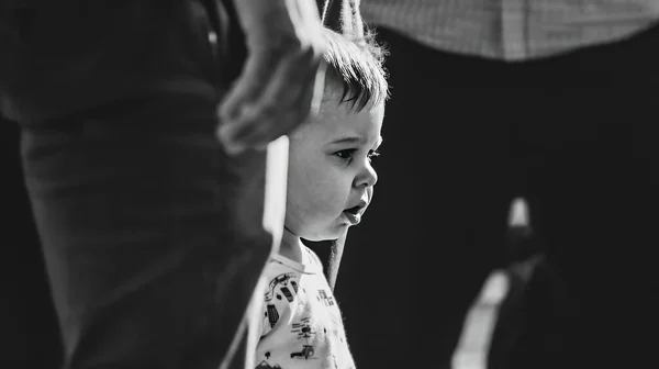 Grayscale Selective Focus Shot Adorable Young Child Lost Adults Much — Stock Photo, Image