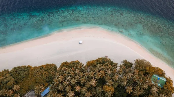 Una Vista Aérea Playa Tropical Kamadhoo Maldivas —  Fotos de Stock