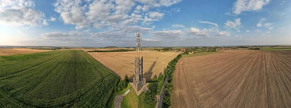 Μια Πανοραμική Θέα Στον Πύργο Ελέγχου Romanka Από Χωριό Hruby — Φωτογραφία Αρχείου