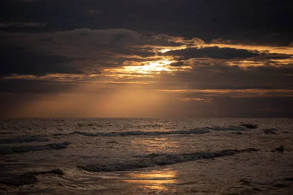 Una Vista Panorámica Puesta Sol Sobre Mar Durante Verano —  Fotos de Stock