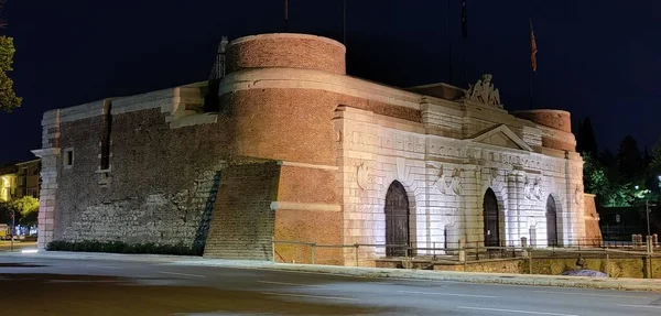 Talya Verona Gece Vakti Porta Nuova Nın Taştan Savunma Kapısının — Stok fotoğraf