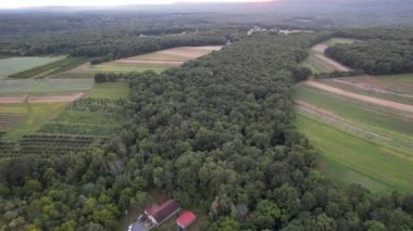 Pensilvanya Kalesi 'nde turuncu bir günbatımının havadan görüntüsü