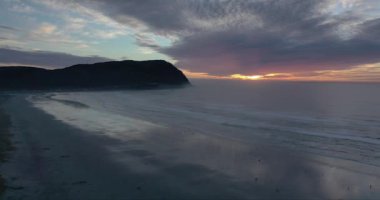 Gün batımında Tillamook Head 'in güzel manzarası. Oregon, ABD.