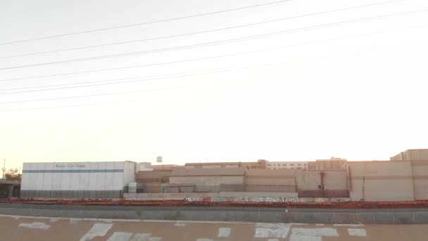 Una Filmación Drone Sobre Río Los Ángeles Atardecer Del Tren — Vídeos de Stock