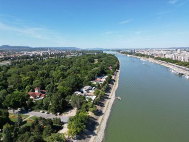 Tuna Nehri 'nin ve Macaristan' ın Budapeşte kentinin havadan görünüşü