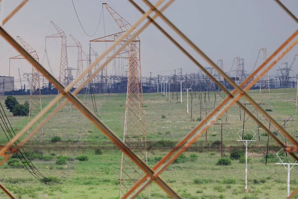 Мережа Електропередач Eskom Південній Африці — стокове фото