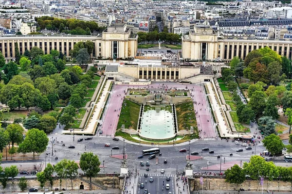 Zdjęcie Lotnicze Pałacu Chaillot Paryskim Krajobrazem Miasta Tle Pod Zachmurzonym — Zdjęcie stockowe