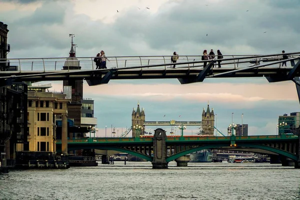 Μια Όμορφη Φωτογραφία Των Τριών Γεφυρών Του Λονδίνου Πάνω Από — Φωτογραφία Αρχείου