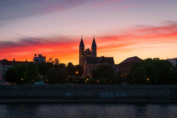 Almanya Gün Batımında Elbe Nehri Magdeburg Katedrali Nin Güzel Bir — Stok fotoğraf