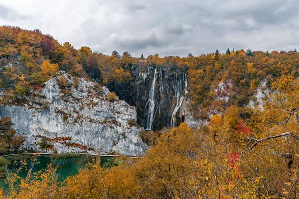 Осінній Пейзаж Водоспадом Національному Парку Плітвіцькі Озера Хорватія — стокове фото