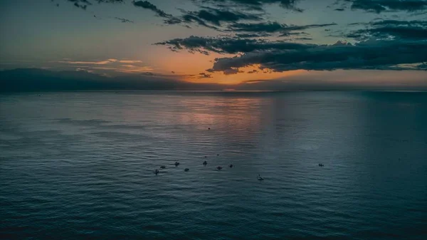Una Fascinante Puesta Sol Tranquila Sobre Horizonte Del Mar — Foto de Stock