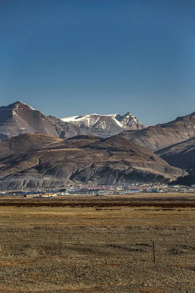 Ένα Κάθετο Πλάνο Της Κομητείας Taqin Και Ένα Βουνό Χιονισμένη — Φωτογραφία Αρχείου