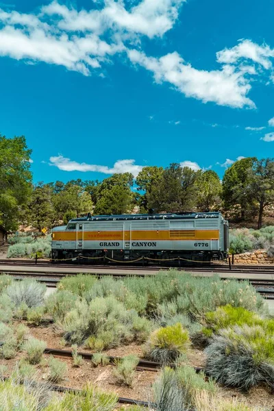 Arizona Abd Deki Büyük Kanyon Treni Açık Bir Gökyüzünün Altında — Stok fotoğraf